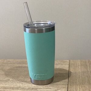Yeti 20 oz tumbler with straw
